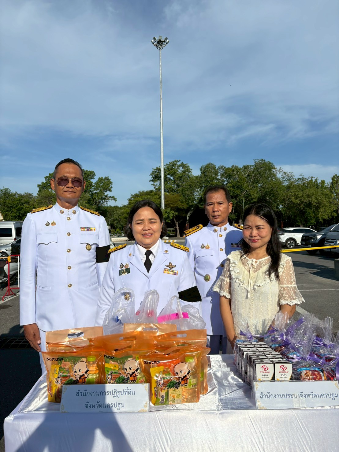 title - ส.ป.ก.นครปฐม เข้าร่วมพิธีเจริญพระพุทธมนต์ และทำบุญตักบาตร ถวายพระราชกุศลแด่ สมเด็จพระนางเจ้าฯ พระบรมราชินี เนื่องในโอกาสพระราชพิธีมหามงคลเฉลิมพระชนมพรรษา 4 รอบ 3 มิถุนายน 2569
